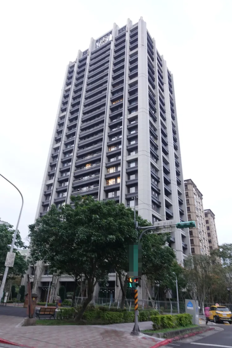 近來因拍電影《山中森林》的王子，身價水漲船高，最近再搬到價值4430萬元的捷運宅新建案。特勤中心攝