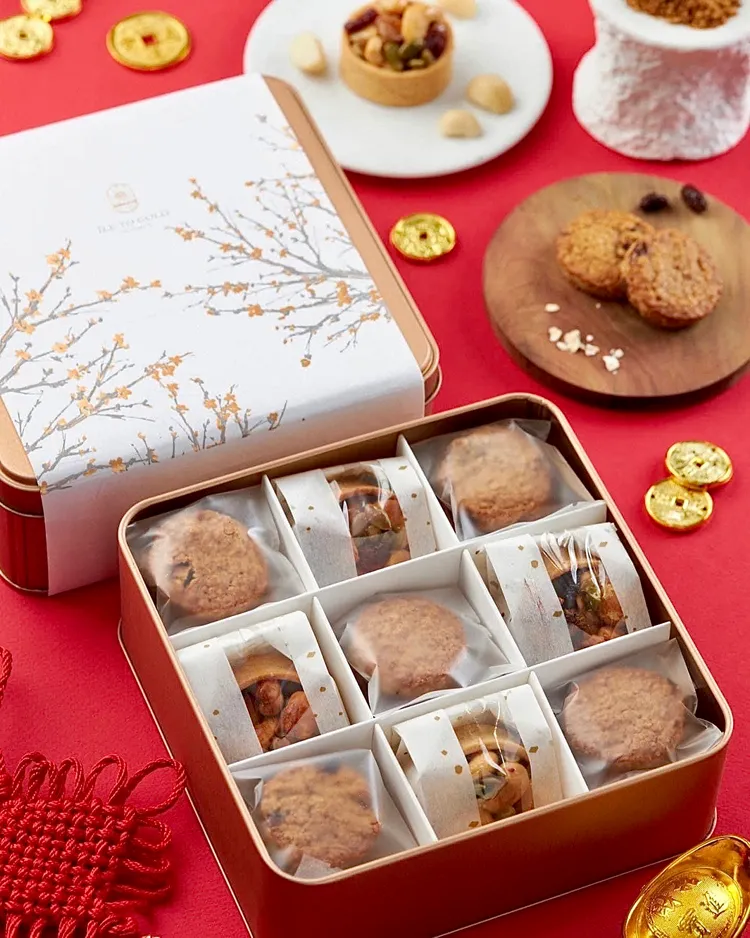 「梅-豐香禮盒」有著豪華版蜂蜜夏威夷豆堅果塔與黑糖核桃燕麥餅乾，同樣選用了不少優質高檔食材。業者提供