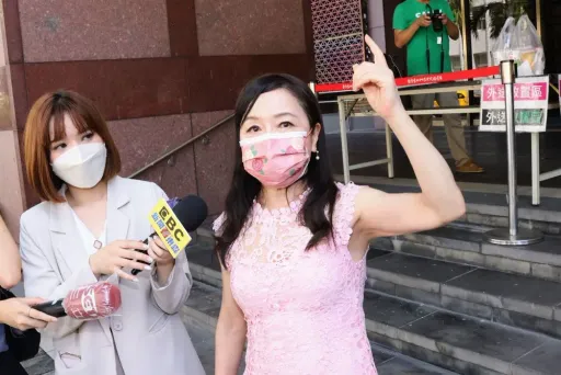 周玉蔻為此事砲轟綠委「沒Guts沒戰力」　狠酸：蝦兵蟹將都敢吐黨高層口水