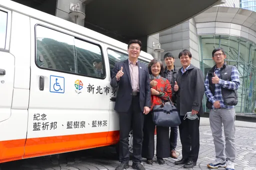 助病患安全、順利就醫 慈濟人贈新北復康巴士