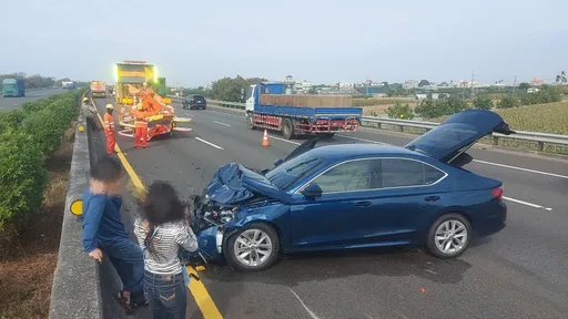 又見輔駕釀禍追撞緩撞車 21歲男國1麻豆段應變太慢毀新車