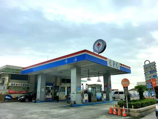 獨家|寒流來襲中油桶裝煤油大缺貨 民怨自備空桶買散裝煤油沒折扣