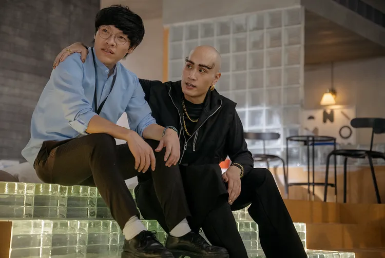 黃宣（右）罵人的功力連盧廣仲都看到傻眼。華映娛樂提供