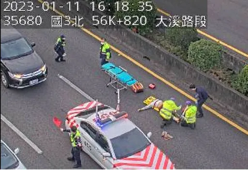 國三大溪路段離奇車禍!男子突從內側分隔島衝出 害2車撞釀5輕重傷