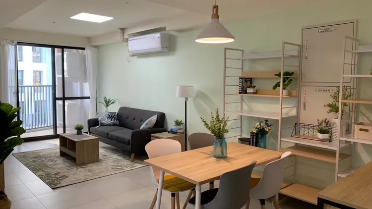 高雄凱旋青樹社會住宅將於2/1起開放看屋，附全新傢俱、冷氣，月租3900元起。高市府提供