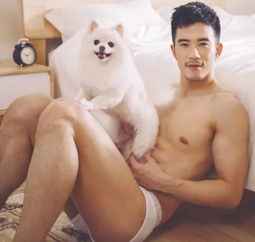 JR紀言愷秀近全裸照思念愛犬 「妳離開的那天我就已經死了」