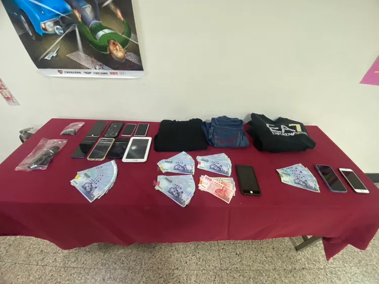 警方將20多歲郭姓、謝姓、徐姓等3名共犯查緝到案，並起獲嫌犯作案衣物一批及被害人所有現金。翻攝畫面