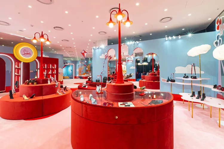 Christian Louboutin亞洲最大快閃店Loubi World於韓國現代百貨商場1樓登陸。品牌提供