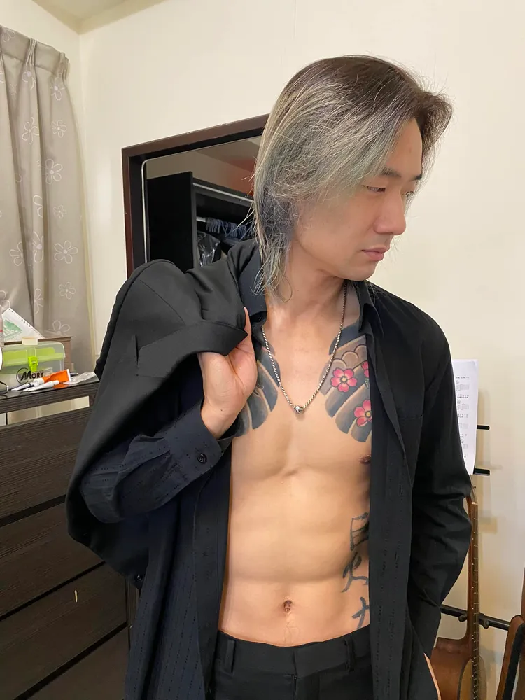 張景雄透露接下來要每日一爆料，說說自己和館長的故事。引自金剛刀粉絲團