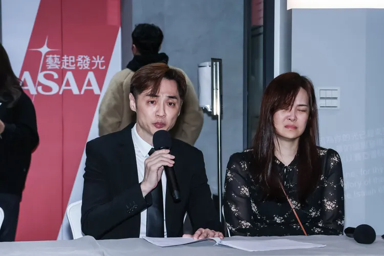 宋逸民（左）和陳維齡日前出面說明教會風波，表情都不好看。資料照片