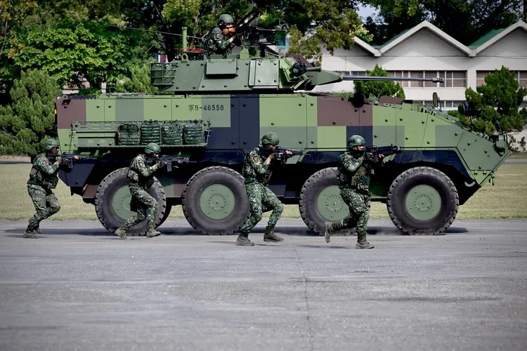 陸軍CM-34 30公厘機砲裝步戰鬥車參與實兵操演。林林攝