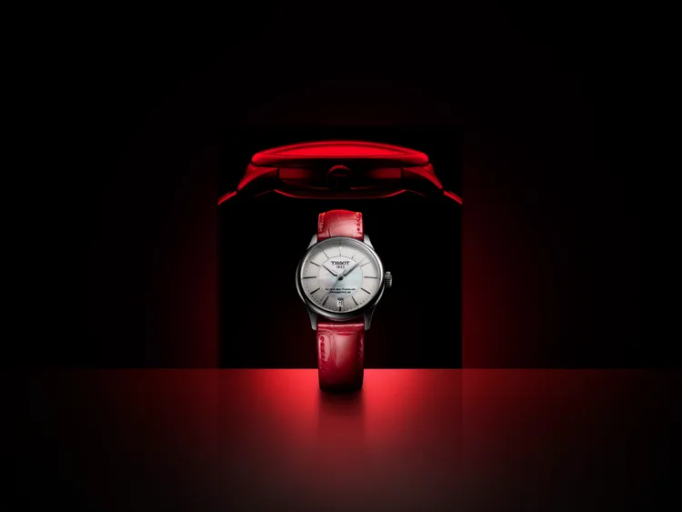 TISSOT杜魯爾系列精鋼自動上鍊腕錶，2萬5000元。品牌提供