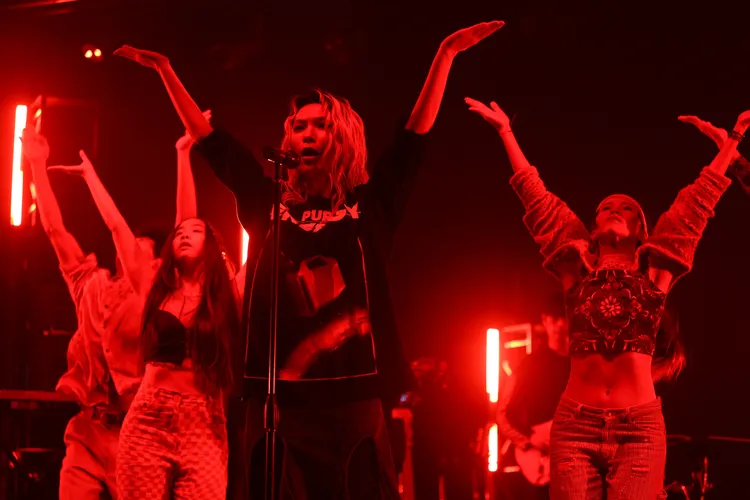 Tizzy Bac受到樂迷追捧。