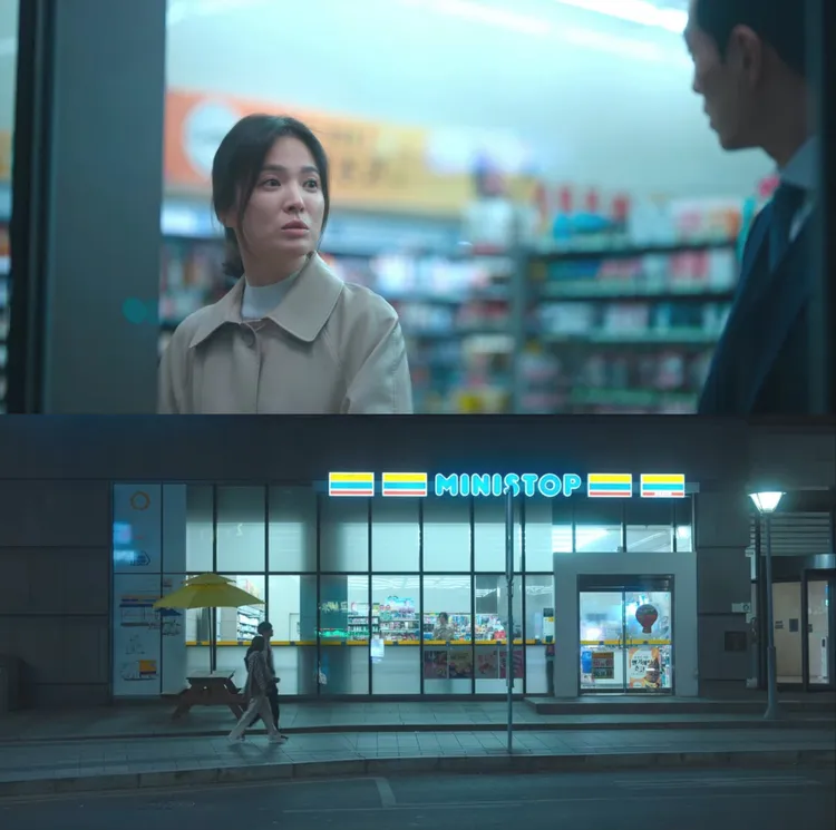 宋慧喬MINISTOP超商吃三角飯糰，店面位於首爾麻浦區。翻攝Netflix