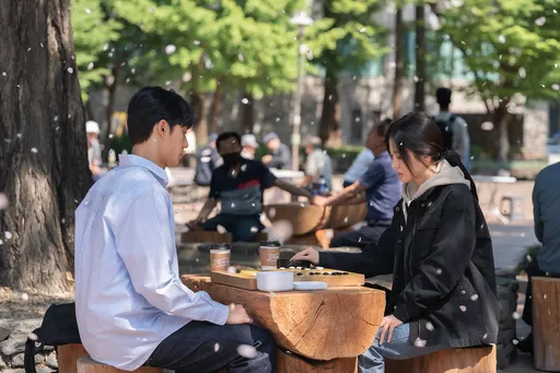 《黑暗榮耀2》公開前先踩點!宋慧喬在900年老樹下對弈 圍棋公園十大取景地全攻略