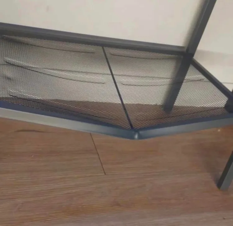 架子損壞。翻攝臉書社團爆料公社