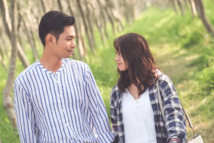 楊子儀（左）和黃姵嘉復刻浪漫旅程。華視提供