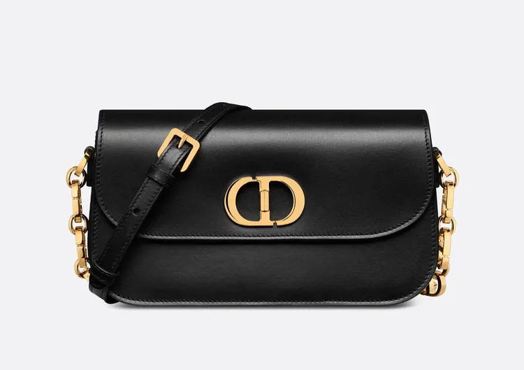 30 Montaigne Avenue翻蓋鍊帶肩背包，12萬元。翻攝DIOR官網