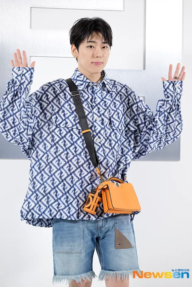 韓國饒舌歌手ZICO以FENDI形象大使的身分，為旗艦店開幕派對帶來精采演出。翻攝NEWSEN網站