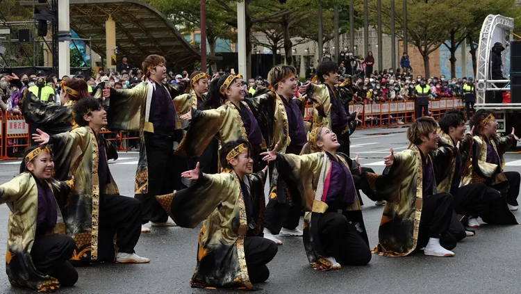 日韓表演團體帶來熱鬧祭典舞蹈。莊宗達攝