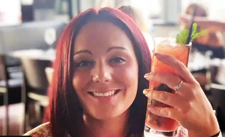 32歲的英國女子柯蕊爾因醫療意外而不幸死亡。翻攝twitter/ Emma Currell