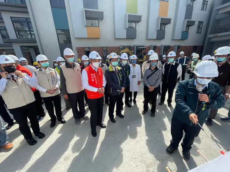 退輔會主委馮世寬聽取工程簡報，肯定市府用心。市府提供