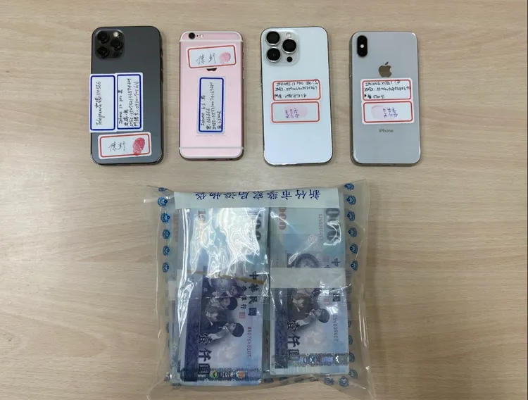 警方查扣現金及手機等。竹市警一分局提供