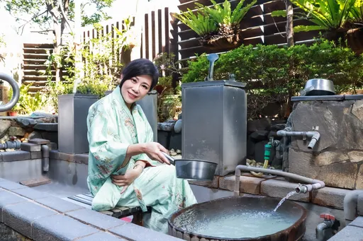 專訪|作家小彤1500萬元溫泉宅曝光 年住10幾天還是喊划算