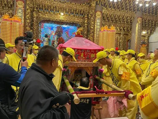 白沙屯媽祖彰化協天宮駐駕一宿 「粉紅超跑」由來官方給正解