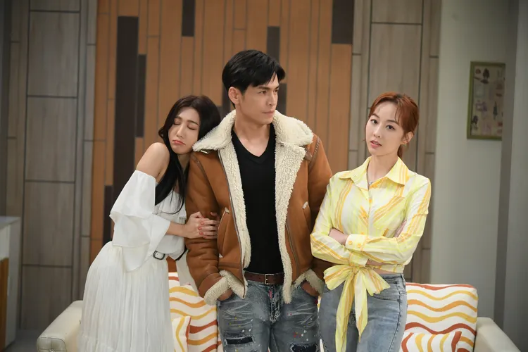 王晴（左起）、Gino和夏語心互動逗趣。三立提供