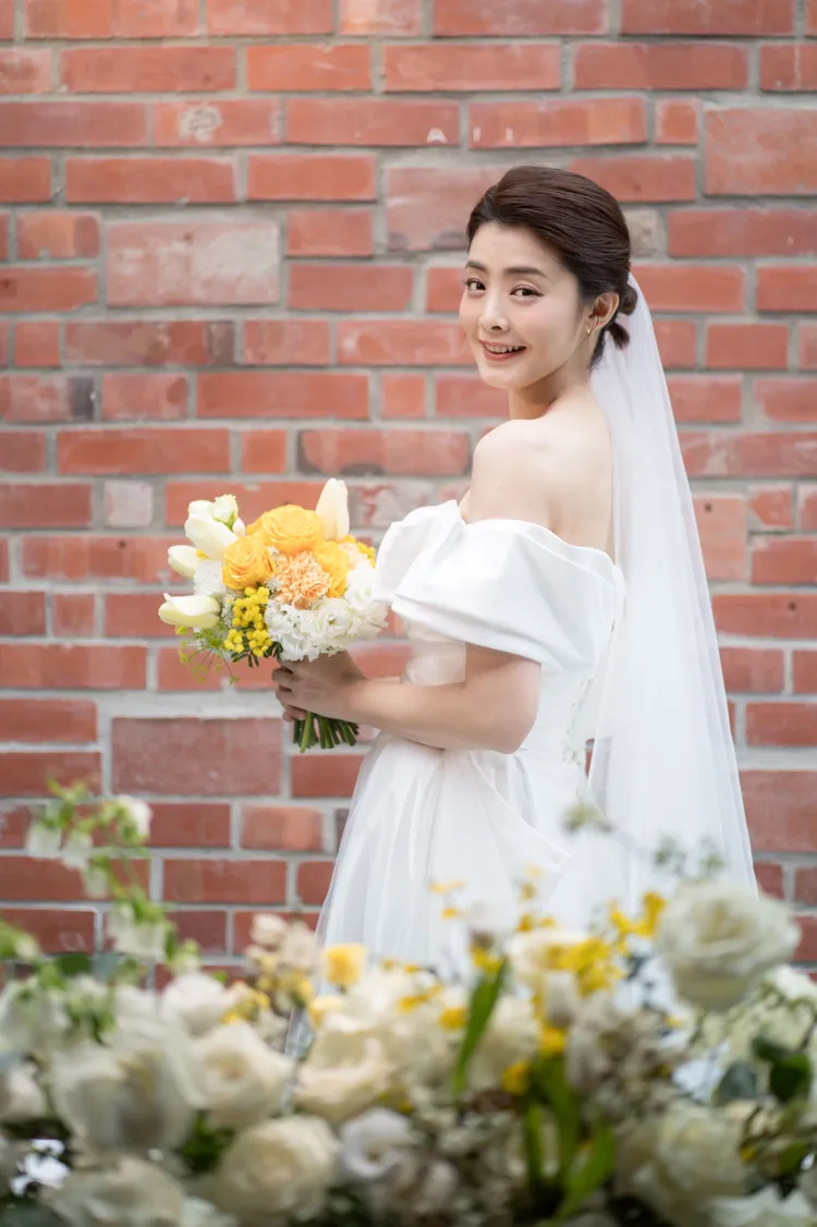 夏如芝露肩白紗美炸。汗土娛樂提供