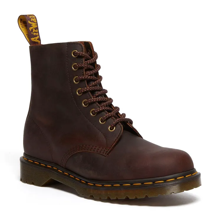 Dr. Martens Waxed Full Grain 1460八孔馬汀靴，7680元。品牌提供