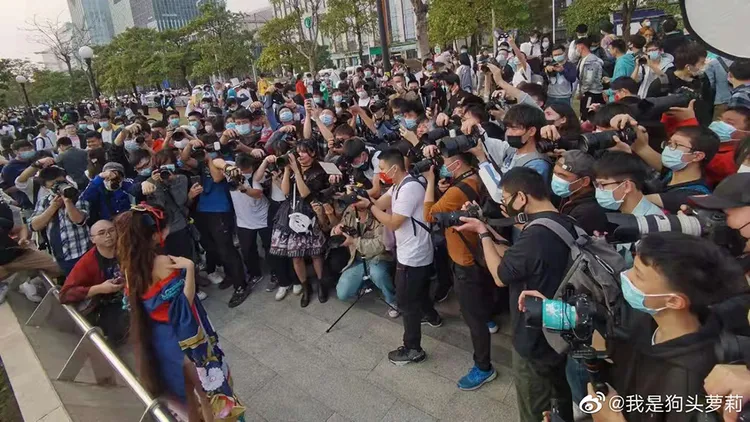 狗頭蘿莉相當受到粉絲喜愛。翻攝自狗頭蘿莉微博