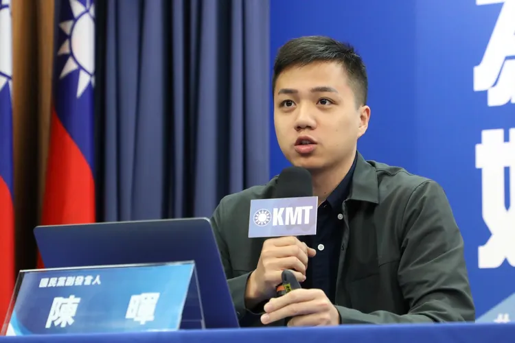 國民黨副發言人陳暉點名經濟部長王美花「雞排賭約何時兌現？」。國民黨提供