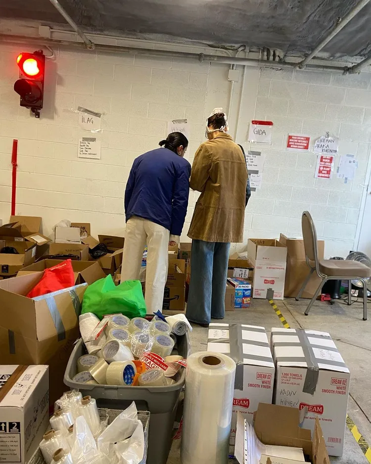 貝拉捐在土耳其和敘利亞發生地震後，她即在個人社群平台貼文表示感到非常震撼和沈重，並為所有受影響的人祈禱。翻攝bellahadid IG