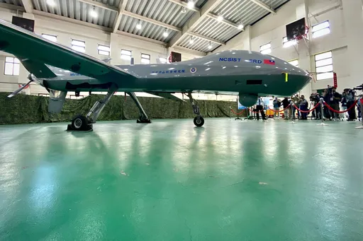 驚!中科院騰雲無人機起飛失誤「衝出跑道」