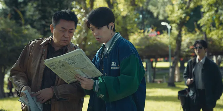 庹宗華（左）、侯彥西在《模仿犯》成忘年之交刑警組合。Netflix提供