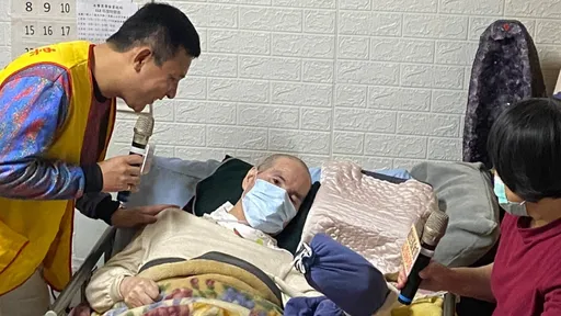 西洋情人節將至創世傳情 暖男藝人胡鴻達唱情歌送植物人家庭