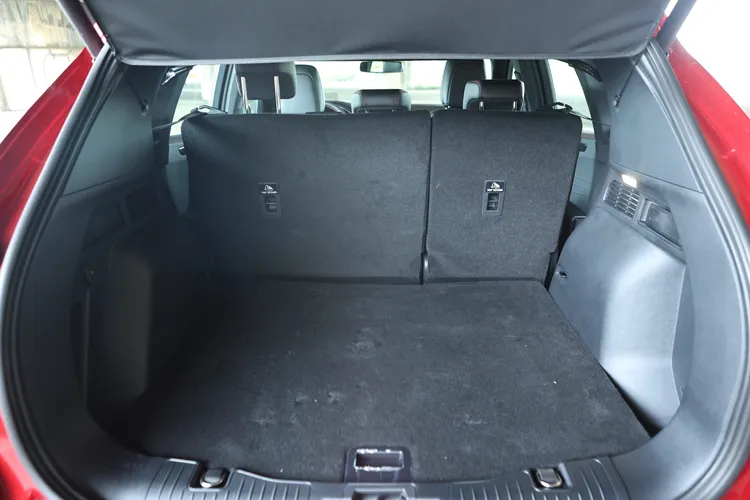 此次Kuga召回主要是確認車輛後車廂橫桿安裝狀態，若已被拆除車主需攜帶原裝配件，福特將會免費進行安裝。翁玉信攝