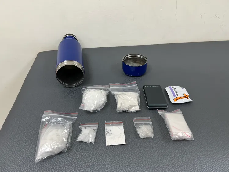 警方發現車上有海洛因與安非他命。翻攝畫面
