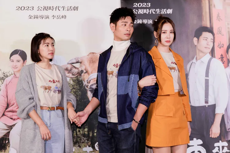 安心亞（右起）、楊子儀、米可白重現三角戀款海報。公視、禾豐製作提供