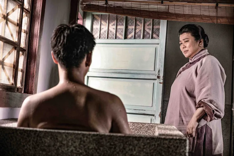 林美秀（右）特別演出「大姨」，劇中將楊子儀視如己出。公視、禾豐製作提供