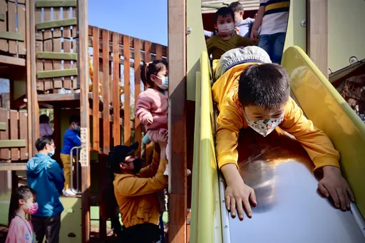 明開學日！北台轉雨降溫、中南晴暖　外套雨傘不能忘　