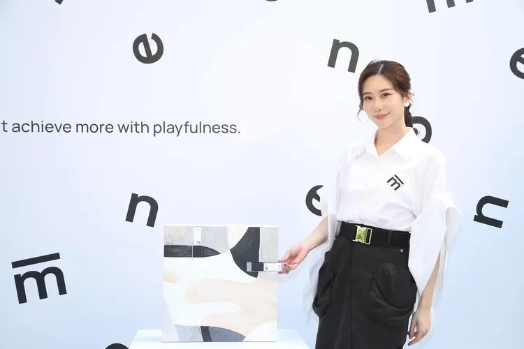 張景嵐也是保養品品牌CEO。翻攝張景嵐臉書