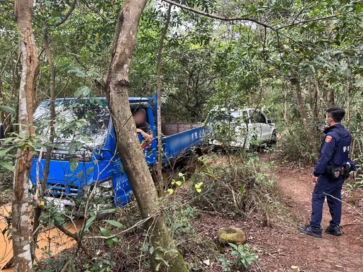 導航又出包!小貨車受困山中泥濘小路 龜山警急救援