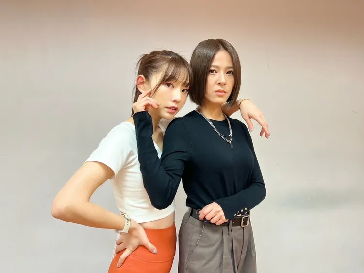 蘇晏霈（右）《市井豪門》氣勢凌人，賴芊合只能求饒。民視提供