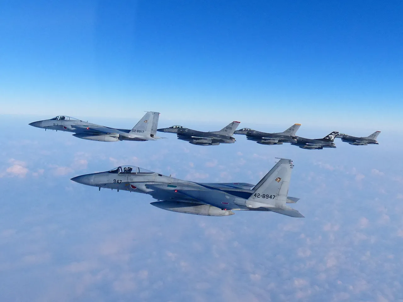 駐日美軍與日本自衛隊F-15戰機聯合演習。路透社/日本防衛省