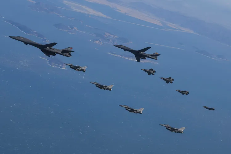 參與聯合演習的包括美軍B-1B
、F-16、南韓F-35A。美聯社/南韓國防部