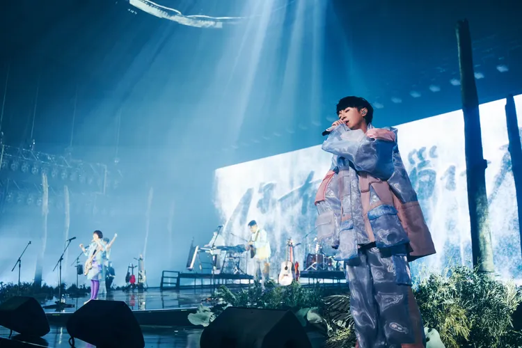 青峰歷經失聲危機，天籟嗓音依舊。環球音樂提供