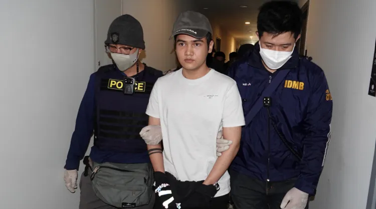 薩哈拉特的外貌變化，讓逮捕過他的警方也很驚訝。翻攝《曼谷郵報》